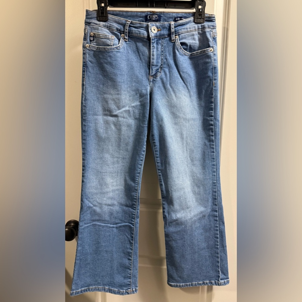 Chaps Women’s Mid Rise Crop Kick size 6